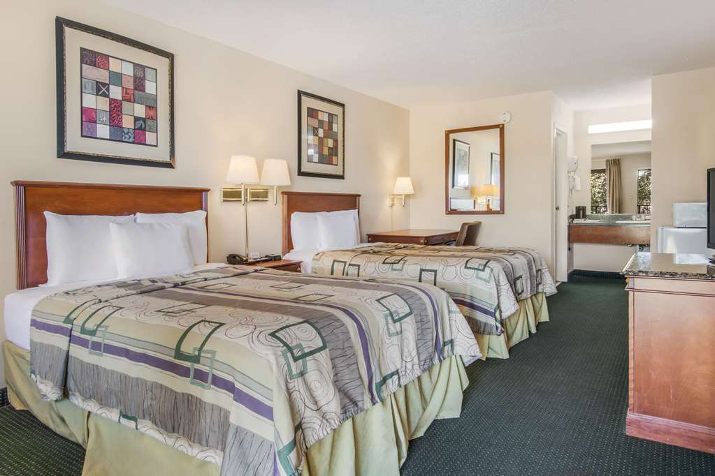 rodeway inn and suites