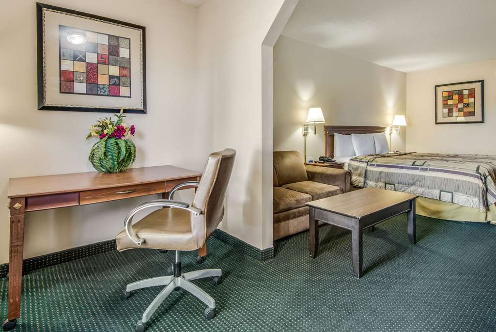 rodeway inn and suites