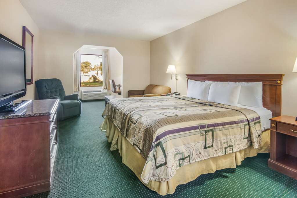 rodeway inn and suites