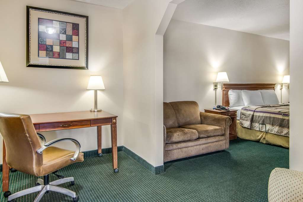 rodeway inn and suites