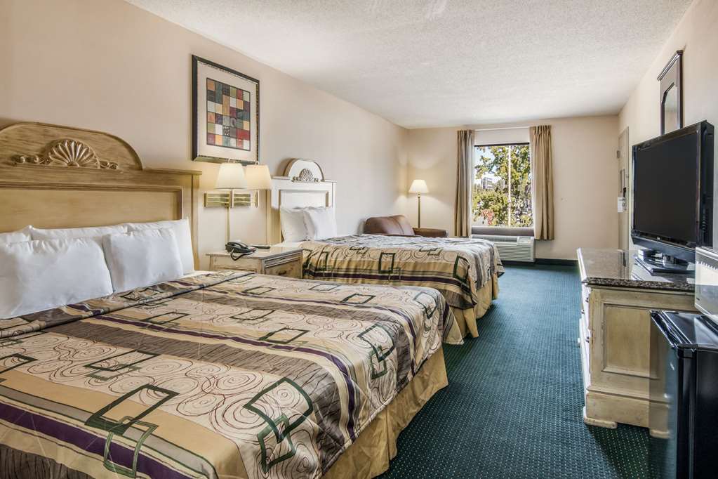 rodeway inn and suites