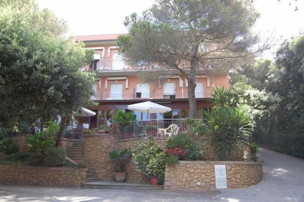 hotel la rosa del tirreno