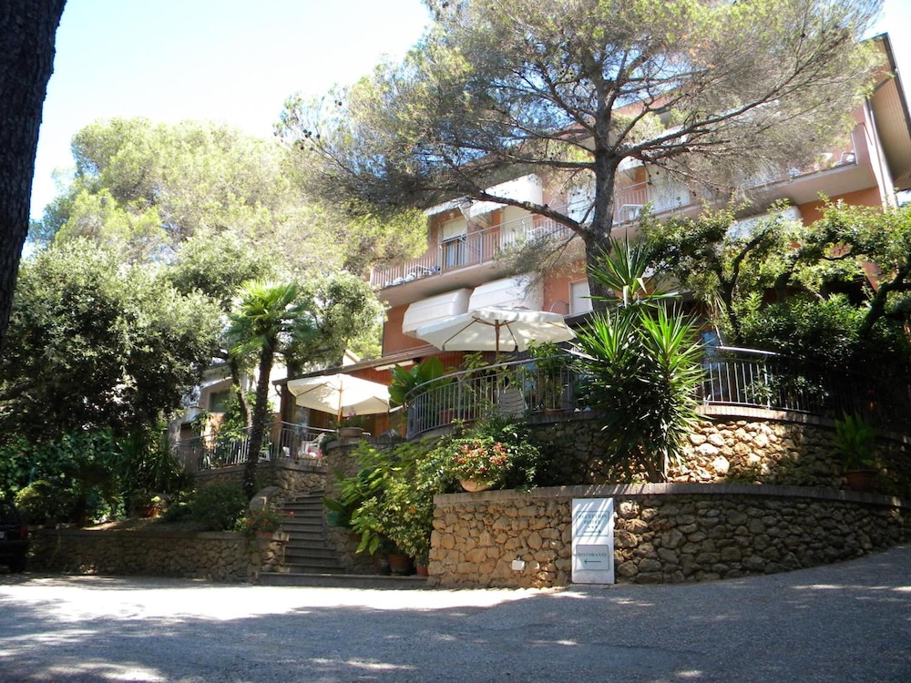 hotel la rosa del tirreno