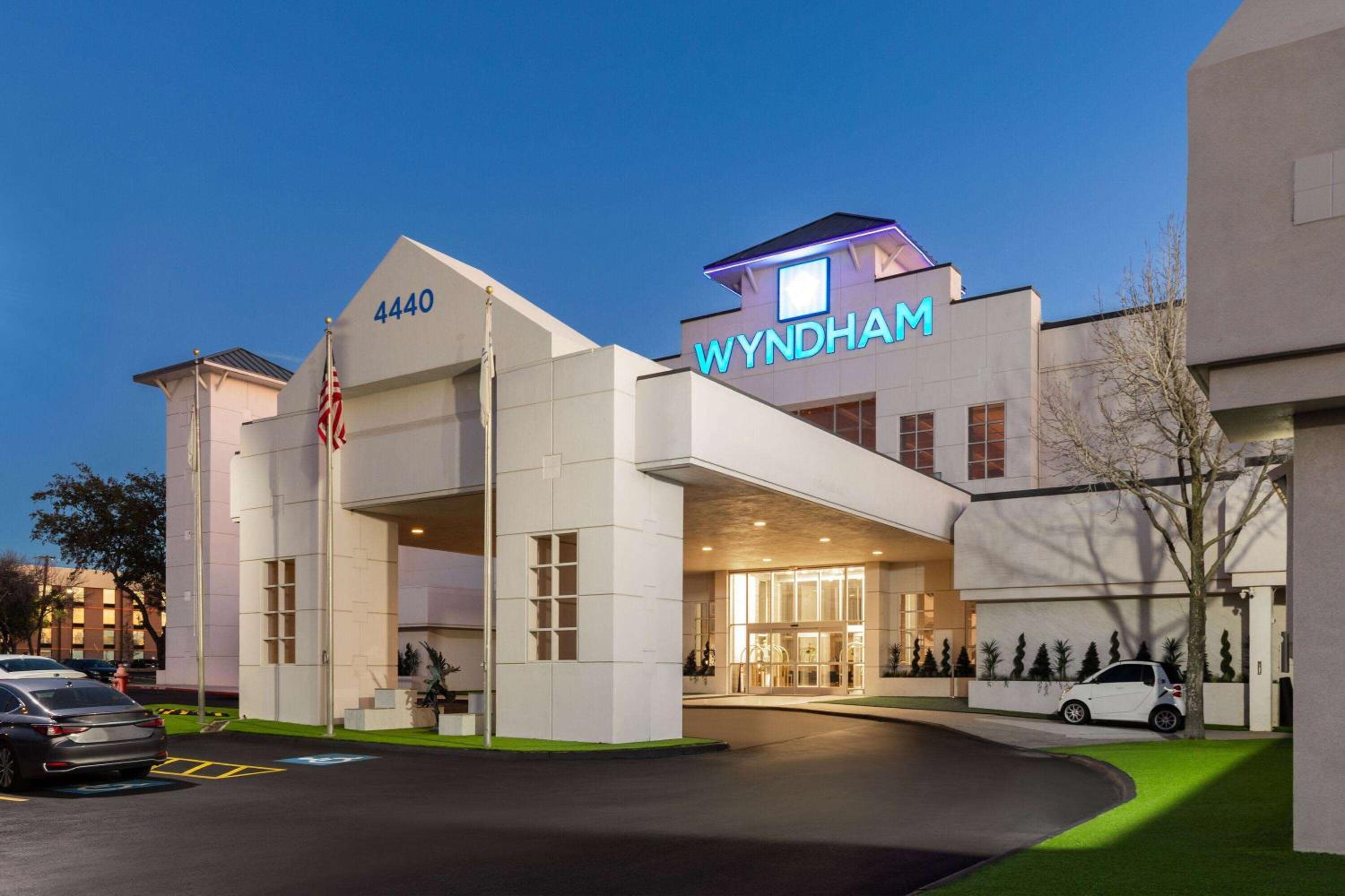 wyndham dfw airport