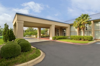 Economy Inn & Suites Shreveport,Near Mooretown Park,4 star
