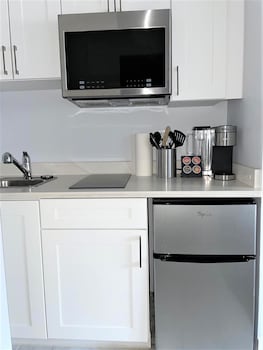 super 8 by wyndham lake country winfield area