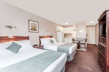 super 8 by wyndham lake country winfield area