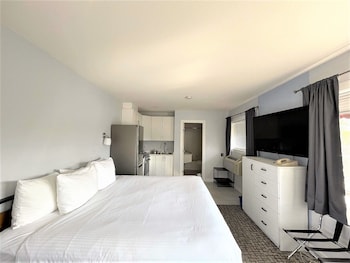 super 8 by wyndham lake country winfield area