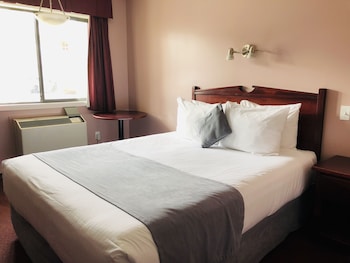 super 8 by wyndham lake country winfield area