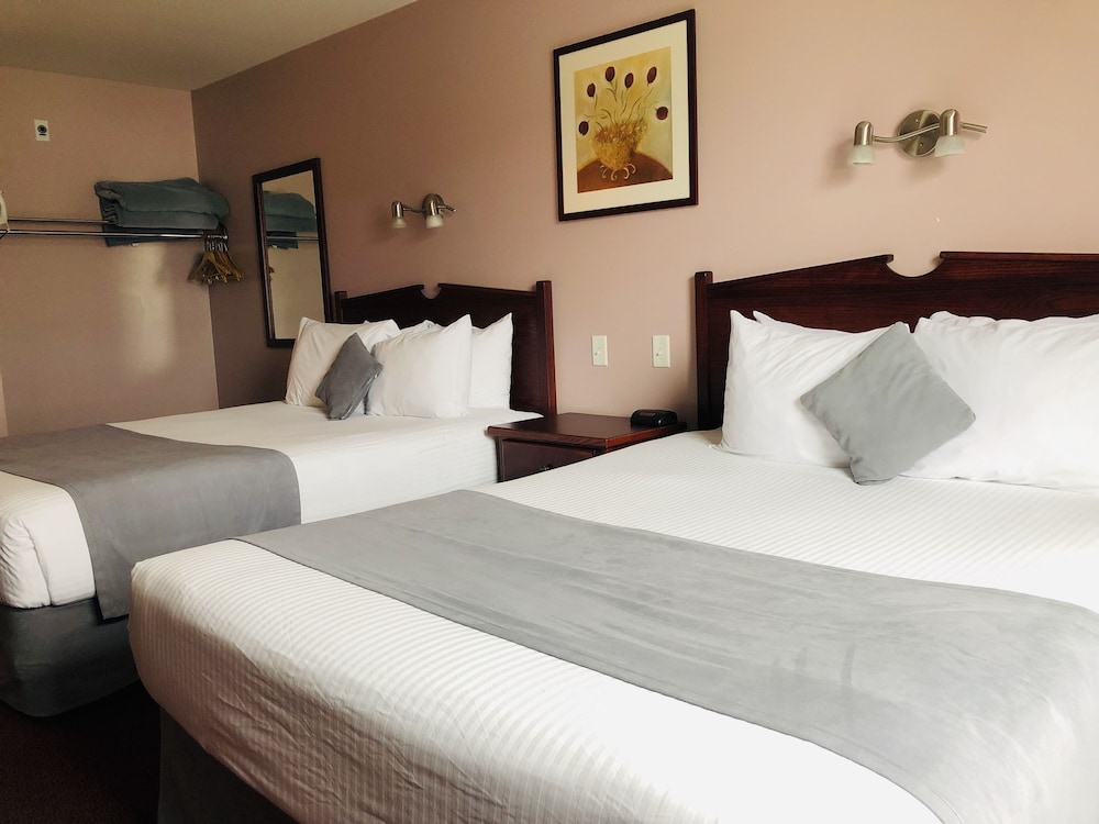 super 8 by wyndham lake country winfield area