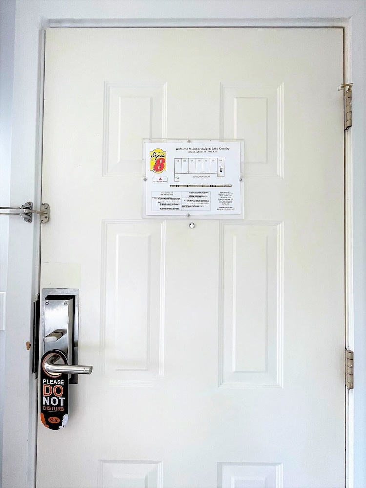 super 8 by wyndham lake country winfield area