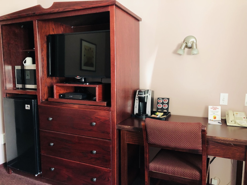 super 8 by wyndham lake country winfield area