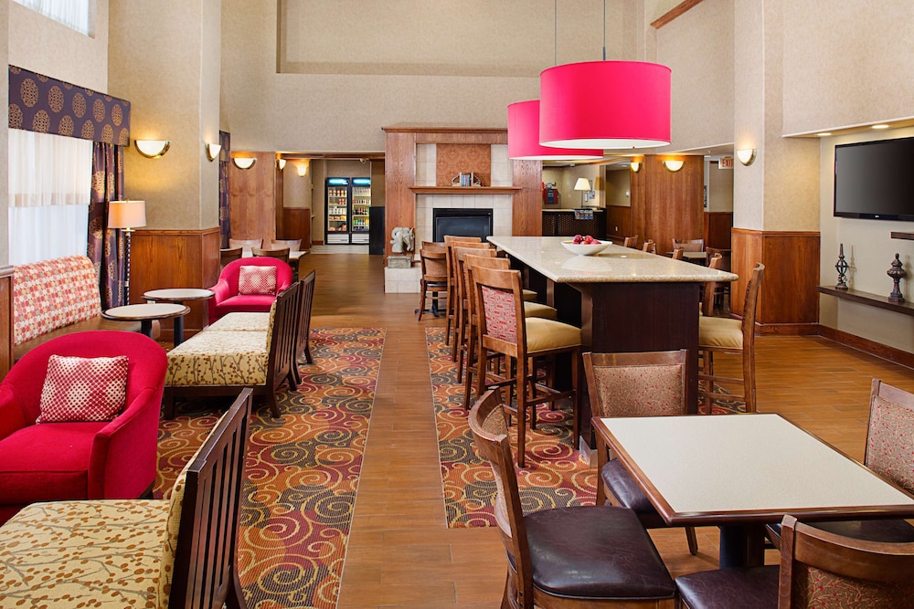 hampton inn and suites denton