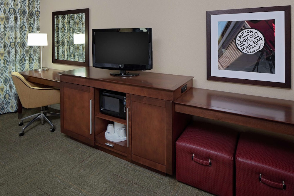 hampton inn and suites denton