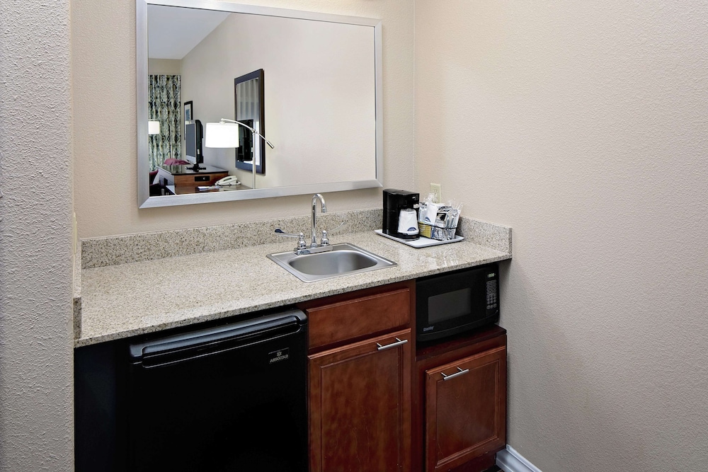 hampton inn and suites denton