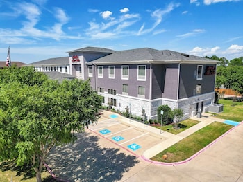 hampton inn and suites denton