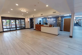 hampton inn and suites denton