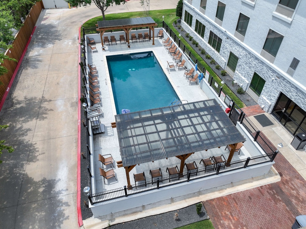 hampton inn and suites denton