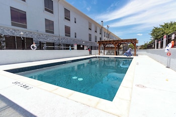 hampton inn and suites denton