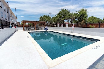 hampton inn and suites denton