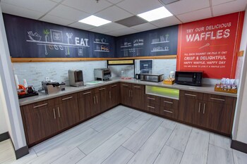 hampton inn and suites denton