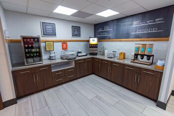 hampton inn and suites denton