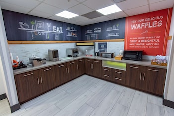 hampton inn and suites denton