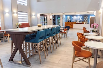 hampton inn and suites denton