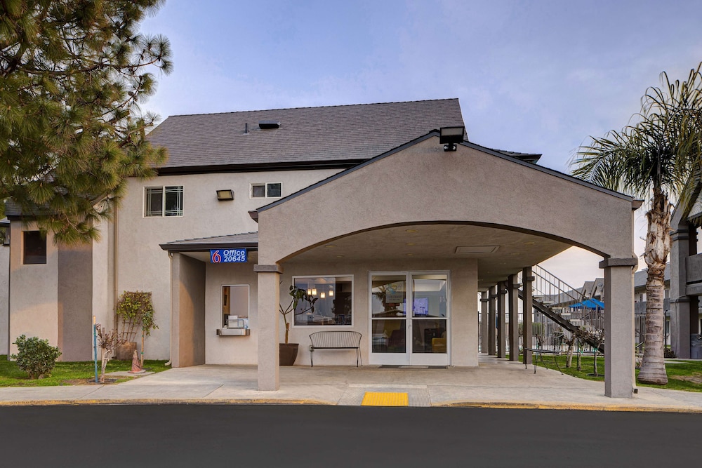 motel 6 buttonwillow ca central