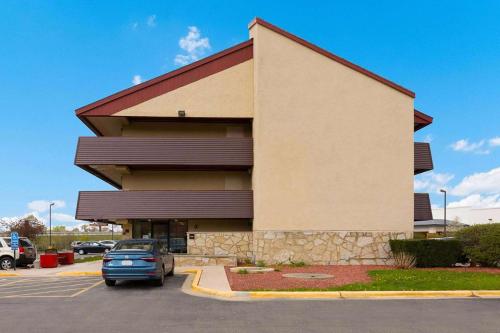 super 8 by wyndham deerfield northbrook