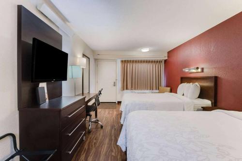 super 8 by wyndham deerfield northbrook