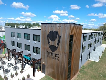 doghouse hotel and brewery