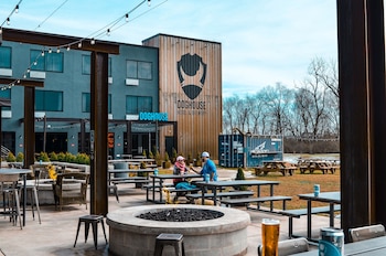 doghouse hotel and brewery