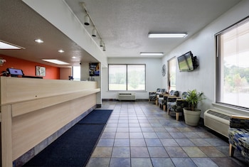 super 7 inn tupelo
