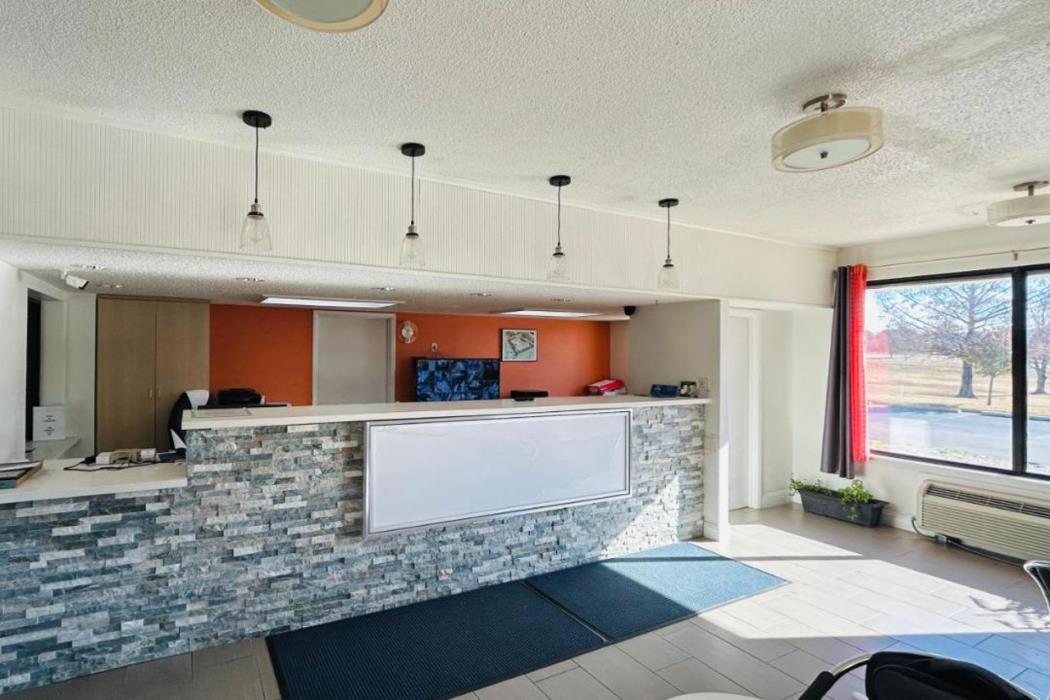 Super 7 Inn Tupelo,Near Bancorpsouth Arena,2 star