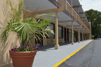 red roof inn williamsburg