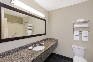 clarion inn des moines airport