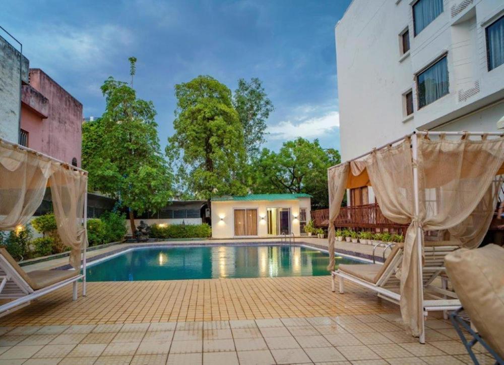 radiant globus hotel