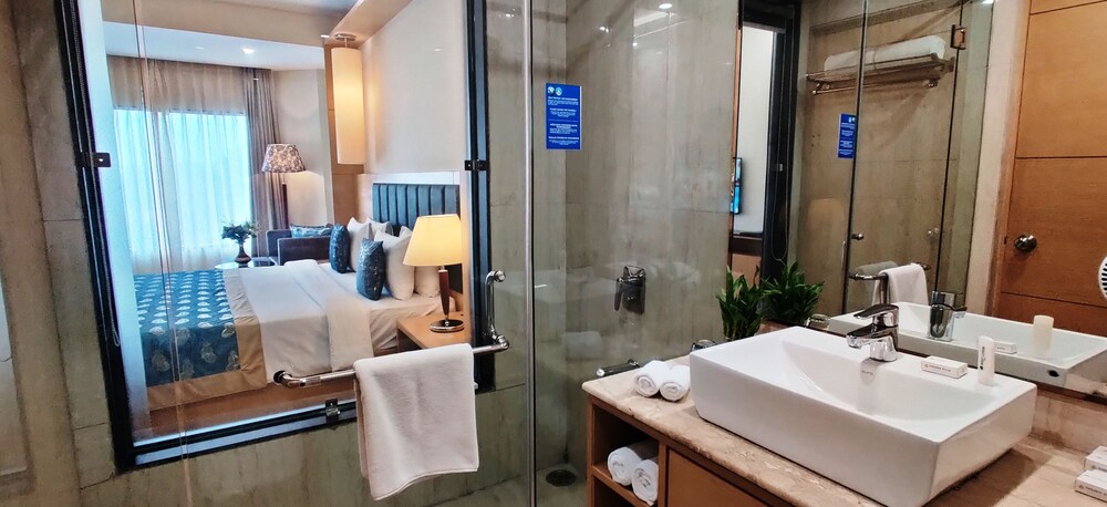 radiant globus hotel