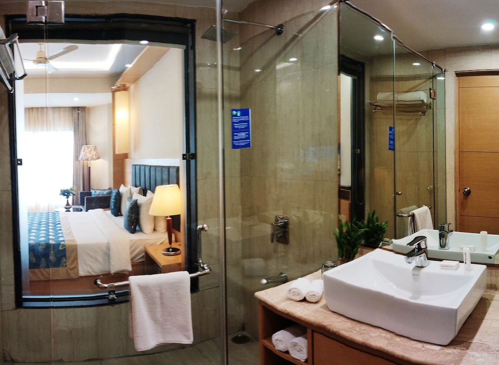 radiant globus hotel