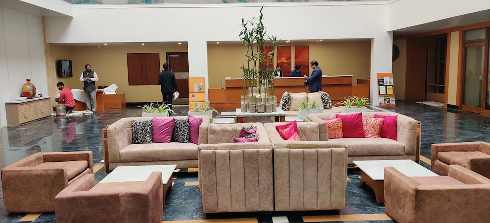 radiant globus hotel