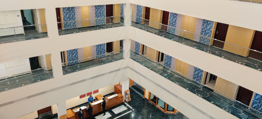 radiant globus hotel