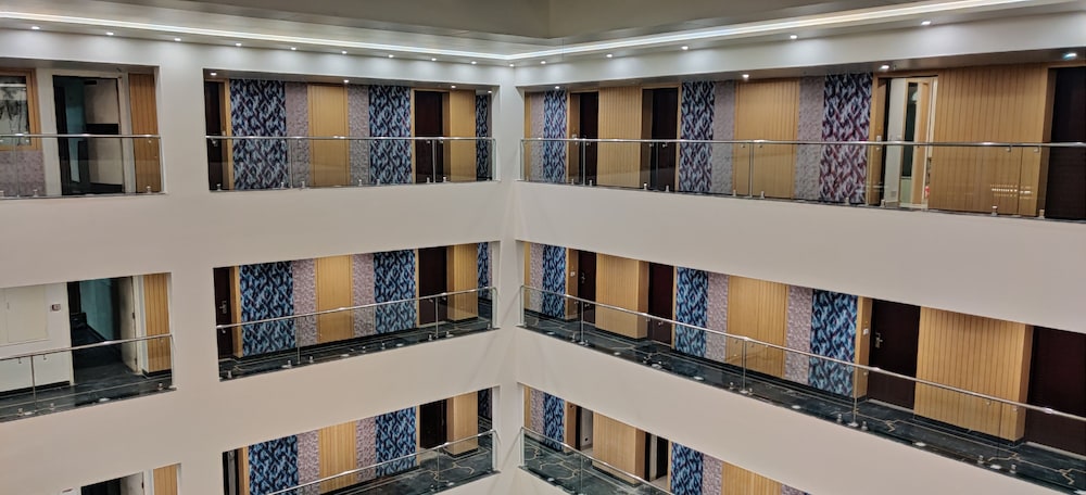 radiant globus hotel