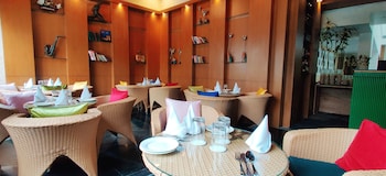 radiant globus hotel