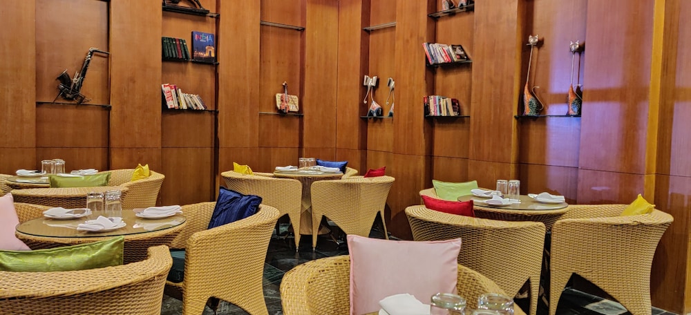 radiant globus hotel