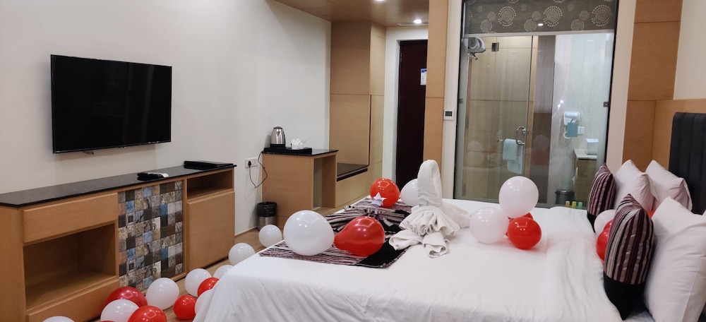 radiant globus hotel