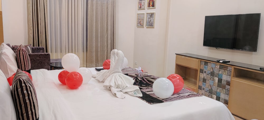 radiant globus hotel