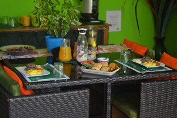 hotel la casa de las flores cahuita