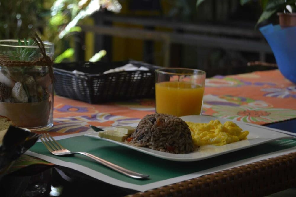 hotel la casa de las flores cahuita
