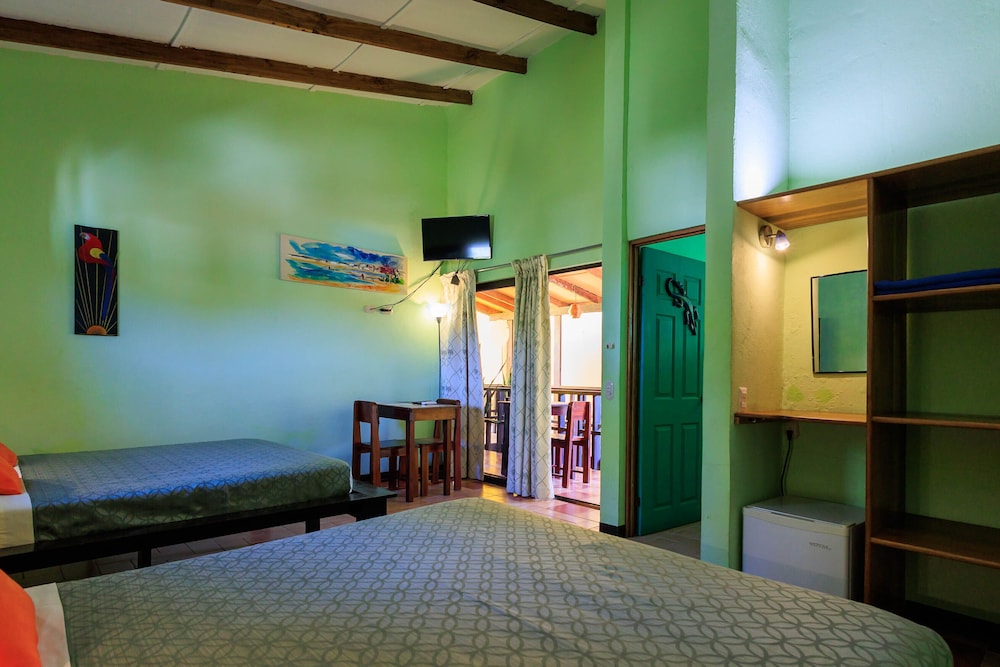 hotel la casa de las flores cahuita
